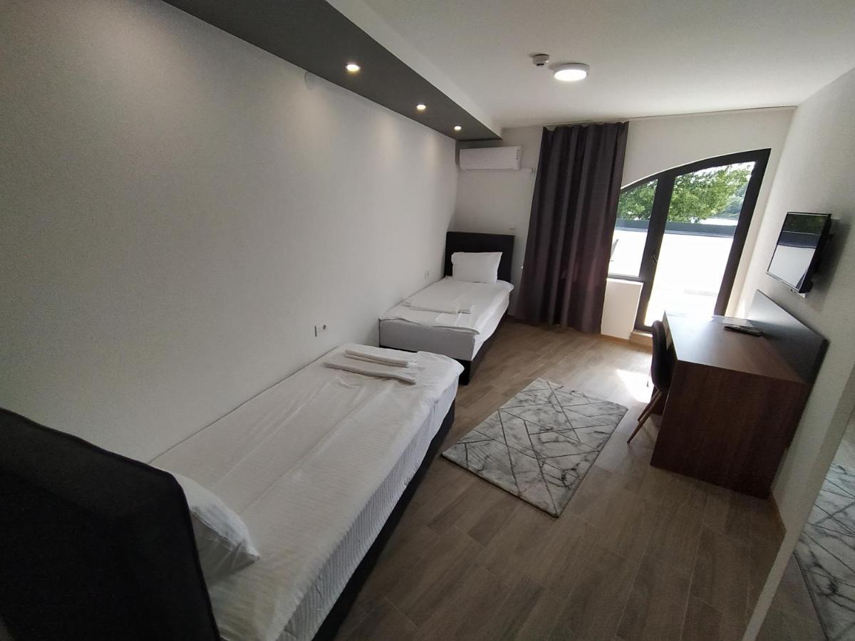 Hotel Prenociste Srebrno Jezero Veliko Gradište Esterno foto