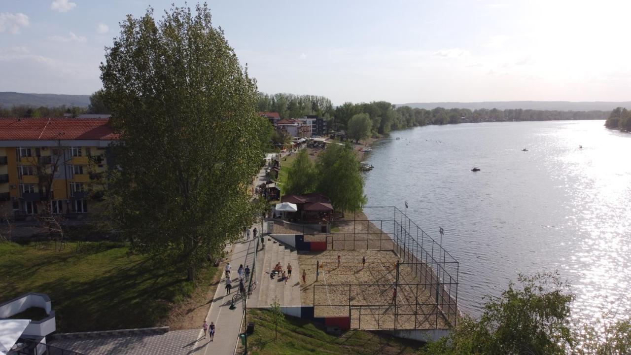 Hotel Prenociste Srebrno Jezero Veliko Gradište Esterno foto
