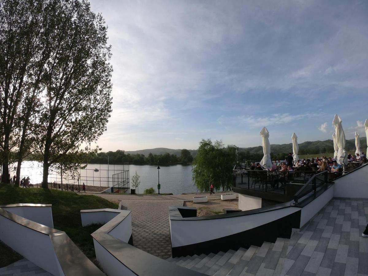 Hotel Prenociste Srebrno Jezero Veliko Gradište Esterno foto