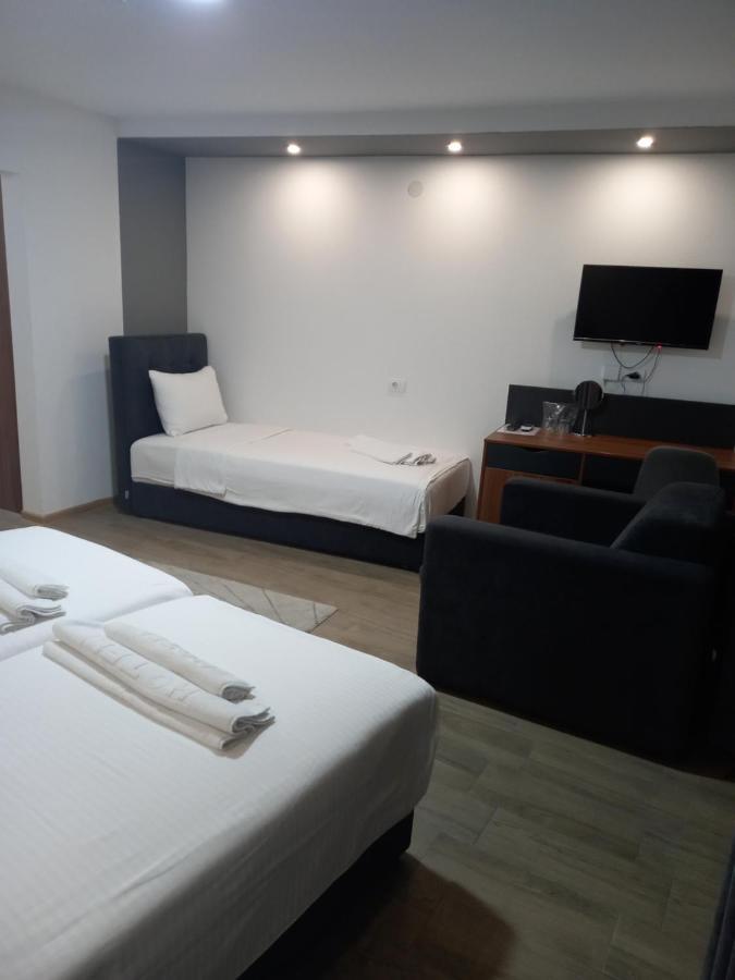 Hotel Prenociste Srebrno Jezero Veliko Gradište Esterno foto