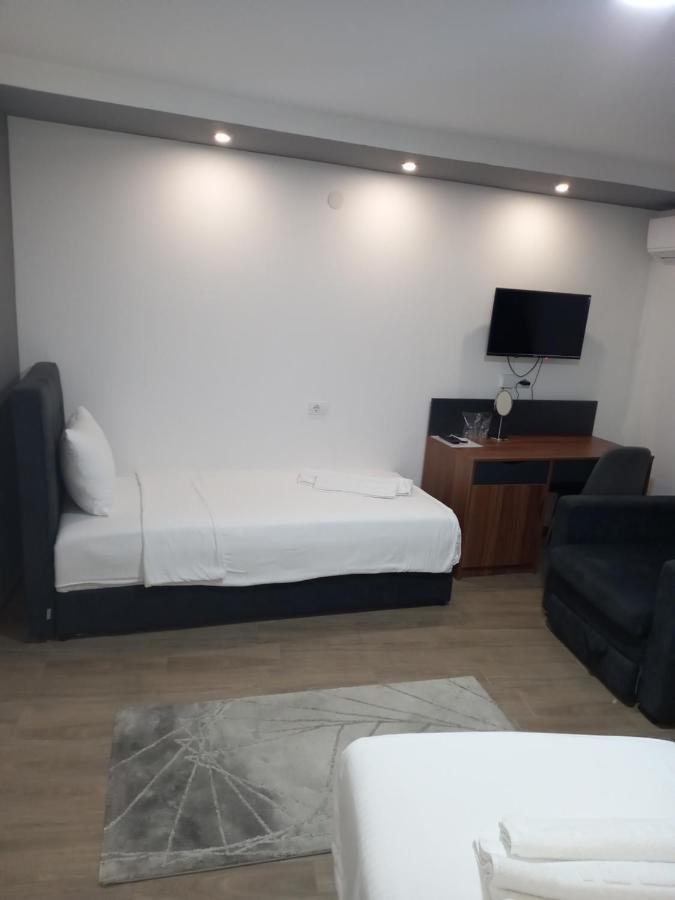 Hotel Prenociste Srebrno Jezero Veliko Gradište Esterno foto