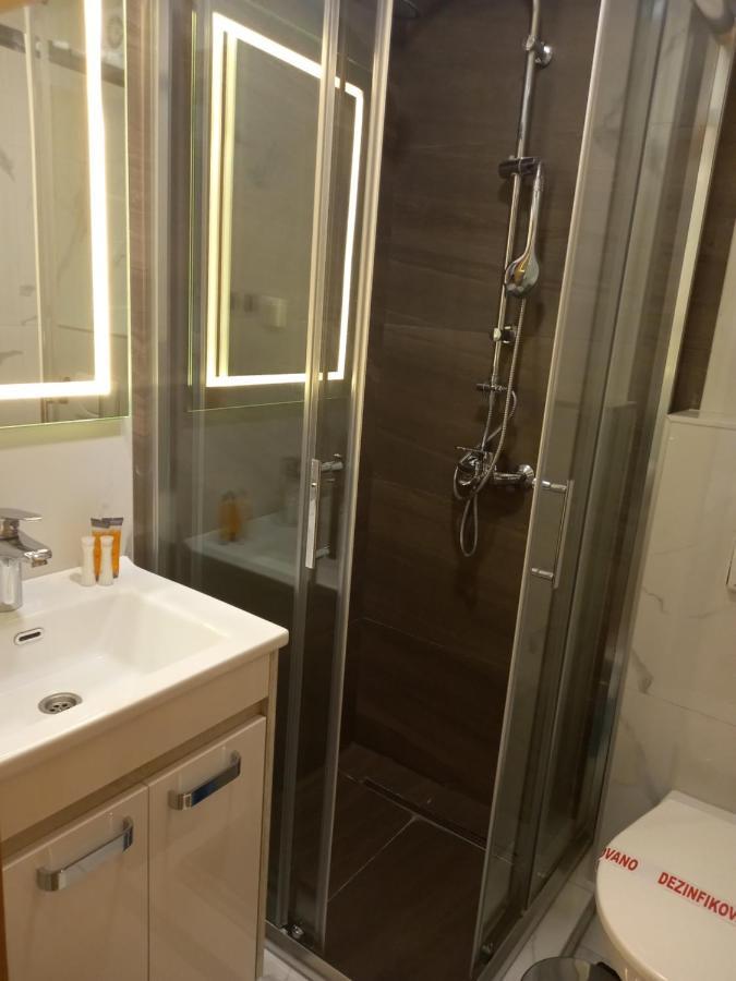Hotel Prenociste Srebrno Jezero Veliko Gradište Esterno foto