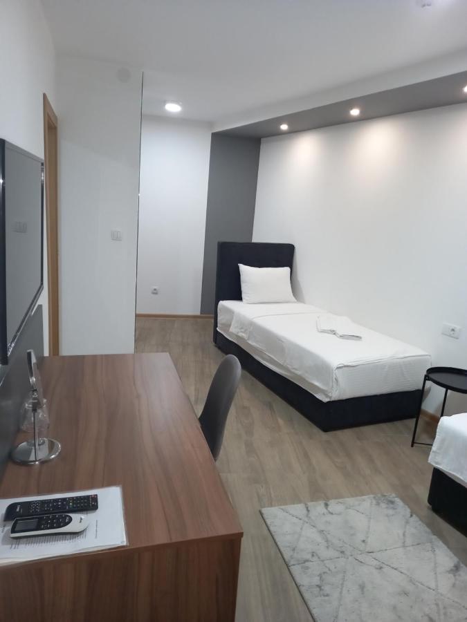 Hotel Prenociste Srebrno Jezero Veliko Gradište Esterno foto