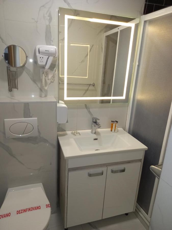 Hotel Prenociste Srebrno Jezero Veliko Gradište Esterno foto