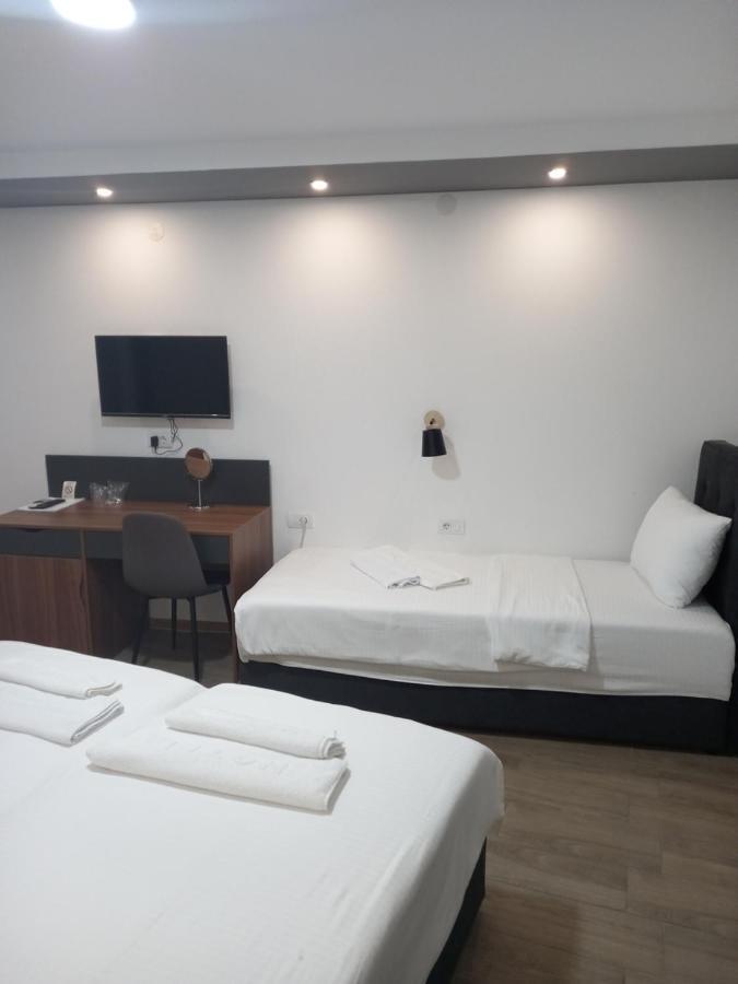 Hotel Prenociste Srebrno Jezero Veliko Gradište Esterno foto