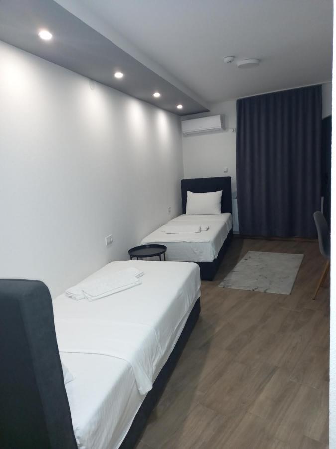 Hotel Prenociste Srebrno Jezero Veliko Gradište Esterno foto